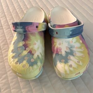 Platform crocs size 5 w